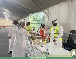 وفد من حجاج الصين يزور معرض الحرمين