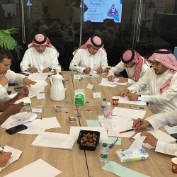 أمير المنطقة الشرقية يلتقي الفرق الفائزة في برنامج الفورمولا 1 لـ”إثراء”