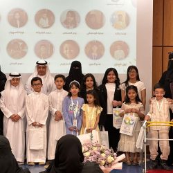 تعرّض لانخفاض في الضغط :     *السديس يكمل صلاة الجمعة بدلاً عن المعيقلي في المسجد الحرام*