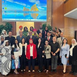 أمير الشرقية يستقبل مدير شرطة المنطقة ويكرم الضباط والافراد المتميزين