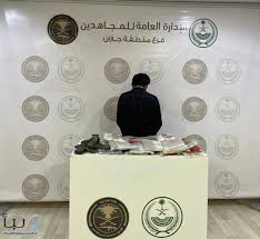 دوريات الأمن بمنطقة الرياض تقبض على مقيم لترويجه (5) كيلوجرامات من مادة الحشيش المخدر