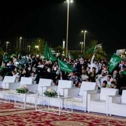 توزيع 900 وردة بمناسبة اليوم الوطني الـ 93 للمملكة بمحافظة الخفجي