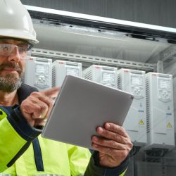 سمو محافظ الأحساء يستقبل الرحالة حسن الشاوي