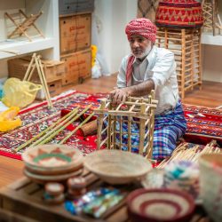 صناعة السلال” حرفة قديمة الجذور متجددة الظهور في مهرجان النهام.