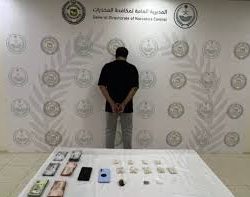 شرطة منطقة الرياض تقبض على شخص لترويجه مادة الحشيش المخدر وأقراصًا خاضعة لتنظيم التداول الطبي
