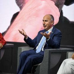 تحف إبداعية بروح وهوية المملكة يقدمها صانع الفخار لزوار “مهرجان النّهام”