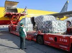 أمير الشرقية يؤدي صلاة الميت على سمو الأميرة نورة بنت سعود بن عبدالله بن جلوي 