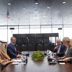 وفد اللجنة الوزارية المكلفة من القمة العربية الإسلامية المشتركة غير العادية يلتقون رئيس الوزراء الكندي