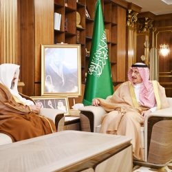 خادم الحرمين الشريفين وسمو ولي العهد يواسيان الشيخ أحمد الخريصي 