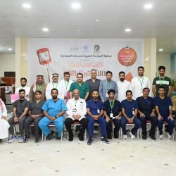 مركز الملك سلمان للإغاثة يواصل توزيع السلال غذائية للنازحين في مدينة خان يونس جنوب قطاع غزة