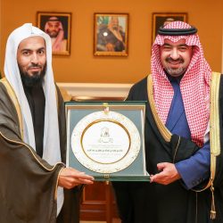 سمو محافظ الأحساء يترأس اجتماع رؤساء المراكز بالمحافظة ويكرّم المتقاعدين منهم