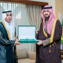 احد منسوبي الترحيل الطبي بمنطقة عسير يساهم في إنقاذ حياة مريضة توقف لديها النبض والتنفس