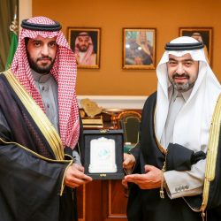 نائب أمير تبوك يتسلم التقرير السنوي لأعمال ومنجزات *stc* 