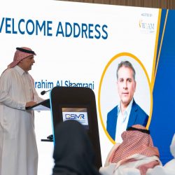 «توزيع الورود» في ختام مهرجان البنّ برجال ألمع 