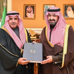 نائب أمير تبوك يطلع على التقرير السنوي للقوات الخاصة للأمن والحماية
