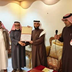 نائب أمير تبوك يستقبل مدير مستشفى الملك سلمان للقوات المسلحة بالشمالية الغربية 