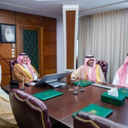 أمير الشرقية يتسلم التقرير السنوي لجامعة حفر الباطن