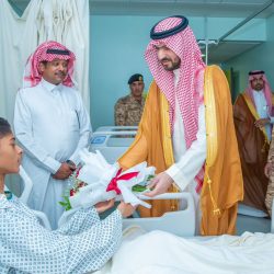 أمير منطقة جازان يقلّد اللواء الحواس رتبته الجديدة