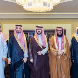 سمو الأمير سعود بن طلال يستقبل مديرة مؤسسة رعاية الفتيات بالأحساء 