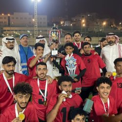 رئيس وأعضاء غرفة بيشة يزورون المركز الحضاري 