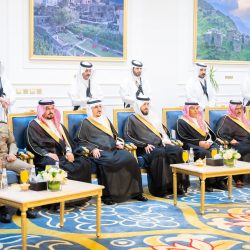 سمو أمير منطقة الباحة يكرّم رجل الأعمال سعيد العنقري