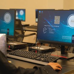 (غروب) للفنانة كوثر الحسيني في جمعية الثقافة والفنون بالدمام