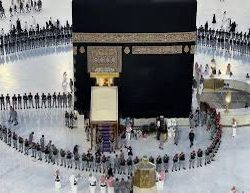 وزير الشباب يلتقي السباح السعودي فيصل القصيبي قبل تحدي عبور المانش 