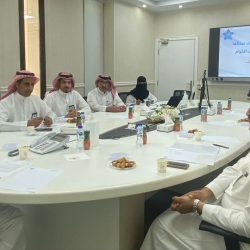 صاحب قرية الطوف التراثية بمحافظة بالقرن يكرم ويشكر الإعلامية مشريه   الشريف 