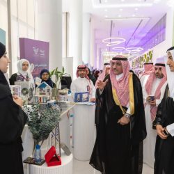 وبدايات التعليم العالي في السعودية     برنامج (آنذاك) يستعرض قصة الكفاح من البادية إلى قمة النفط 