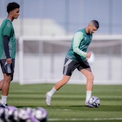 البازي وسايبورج يتقدمان نجوم “أبوظبي إكستريم” القتالية 