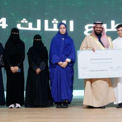 سمو الأمير سعود بن طلال يدشّن أول حافلة تعمل بالهيدروجين في المملكة بمحافظة الأحساء