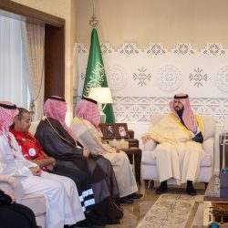 نائب أمير الشرقية يطلع على مبادرات وبرامج هيئة الهلال الأحمر السعودية بالمنطقة