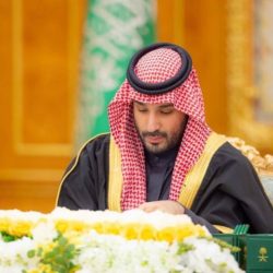 *الأمير حسام بن سعود يتسلم مفتاح المدينة العربية المسؤولة اجتماعيًا بعد أن تُوّجت مدينة الباحة بجائزتها لعام 2025م*