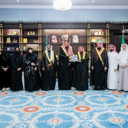 أمير منطقة الباحة يجتمع بوفد مستثمري مشروع “جبل النور المدينة الطبية الجامعية بالباحة “