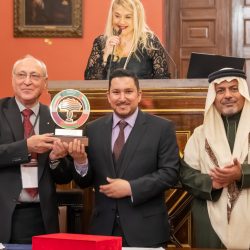 غدي تثري “كتاب جدة” بـ”أنا مختلف” و”بين السحب”