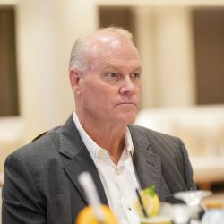 الحازمي واليزيدي يَتحدثانِ عن الرواية في ندوة بأدبي مكة .