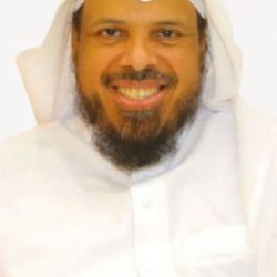 أبوهريس يجمع بين خبرة الماضي وشغف المستقبل في ورشة بـ”معرض الجمل” 