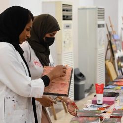 خطيب المسجد الحرام”احذروا الغيبة والنميمة، وأذى الجيران، وعقوق الوالدين، وقطع الرحم، واجعلوا الأخلاق طريقكم إلى رضا الله سبحانه”.