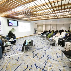 سمو الأمير سعود بن طلال يشارك في جلسة “قيادة التحول لبناء مستقبل مزدهر” ضمن منتدى مستقبل العقار