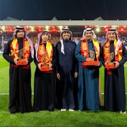 مجلس الدكتور عبدالعزيز السلمان يكرم اسطورة الفتح