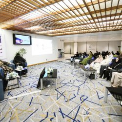 مجلس الدكتور عبدالعزيز السلمان يكرم اسطورة الفتح