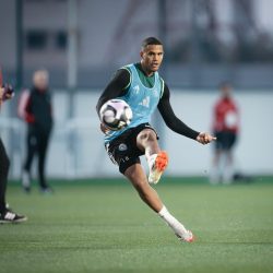 الاتحاد الدولي لكرة اليد يمنح أسامة لعيب شهادة التدريب C 