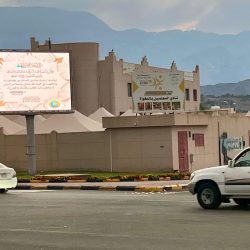 محافظ قلوة يطّلع على سير أعمال قافلة التنمية الرقمية بمركز وادي ريم 