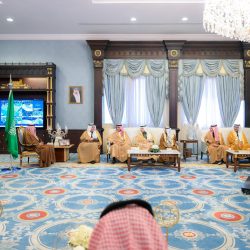 محافظ القطيف يقف على مشروع أسس بيج.. على شاطئ الرملة البيضاء بجزيرة دارين وتاروت 