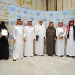 سمو أمير منطقة الباحة يكرّم الفائزين والفائزات بجائزة الباحة للإبداع والتميز في دورتها العاشرة .   