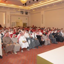 نائب أمير الشرقية يتسلم شهادة تسجيل ” القرية الشعبية” بالدمام ضمن موسوعة غينيس للأرقام القياسية