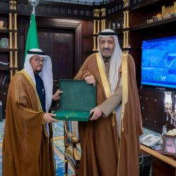 سمو أمير منطقة الباحة يشهد توقيع مذكرة تعاون لدعم برنامج التوطين لتوفير 100 عقد وظيفي لأبناء وبنات المنطقة .