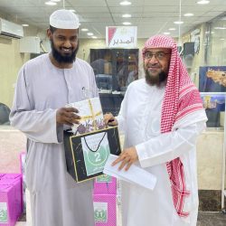 السديس يعلن عن نجاح خطة ليلة التاسع والعشرين وثمن دعم القيادة للحرمين