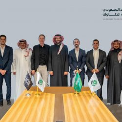 افضل معلم بالعالم “المنصور” يقوم بزيارة لمعايدة الدكتور عبدالله المغلوث*