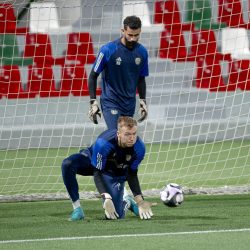 عميد الزهور يقيم مباراة استعراضية ويكرم النجم الدولي لاعب الاتفاق صالح بشير 